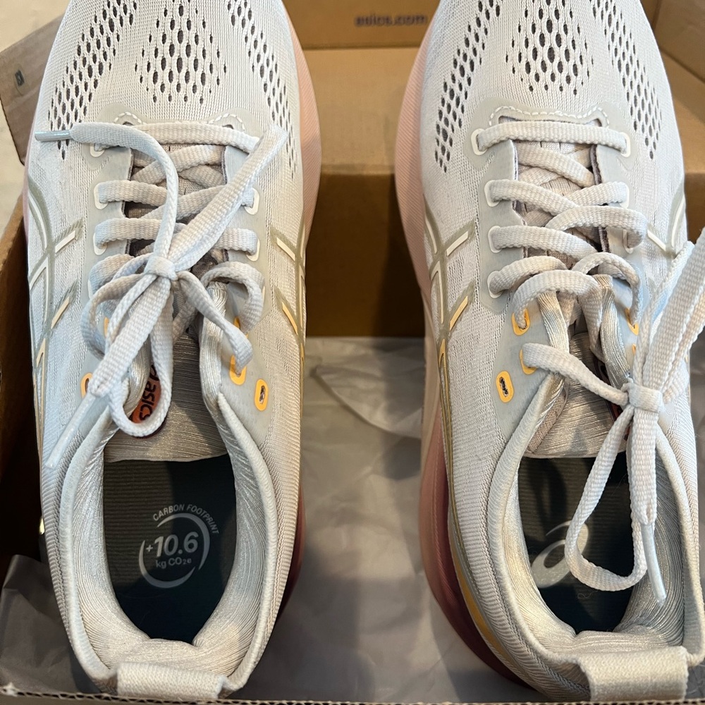 ASICS Women's Gel-Kayano 31 White and Purple Athletic Shoes - Picture 3 of 5
